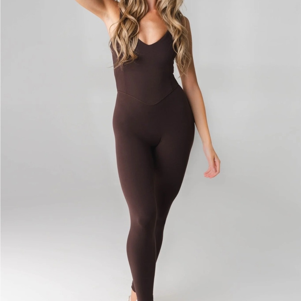 Brown Athletic Jumpsuit with Seamless Silhouette
